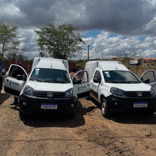 Município de Canindé oficializa entrega de dois veículos ao SAAE.