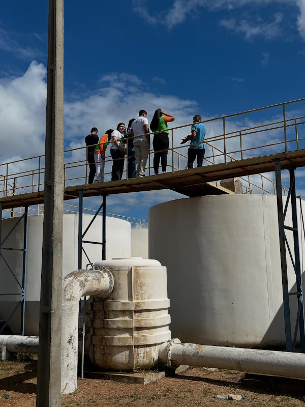 Comitiva da Secretária do Meio Ambiente e dos integrantes do Programa AJA visitaram O SAAE de Canindé para conhecer os processos de tratamento de água