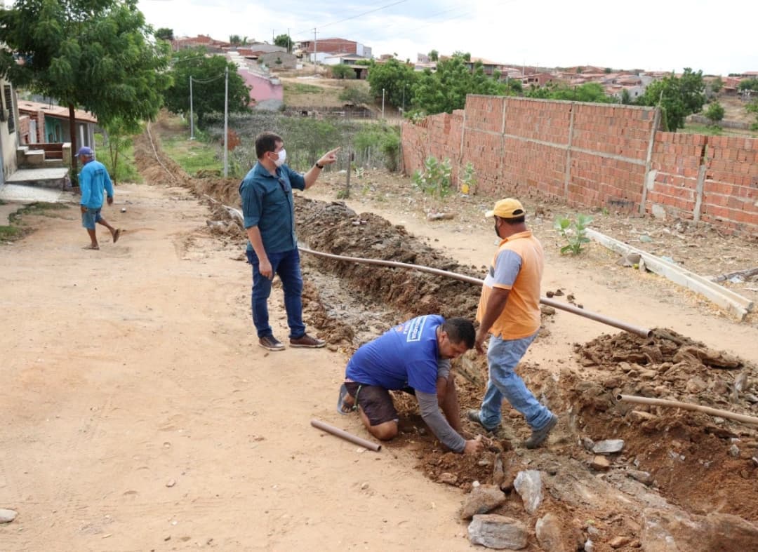 Pessoas trabalhando