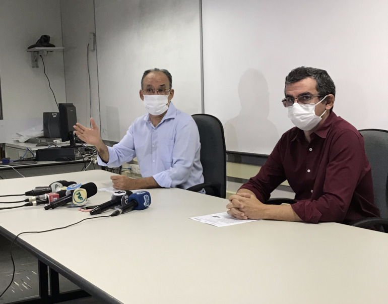 Secretário Francisco Teixeira e presidente da Funceme, Eduardo Sávio, em coletiva sobre prognóstico de chuvas.