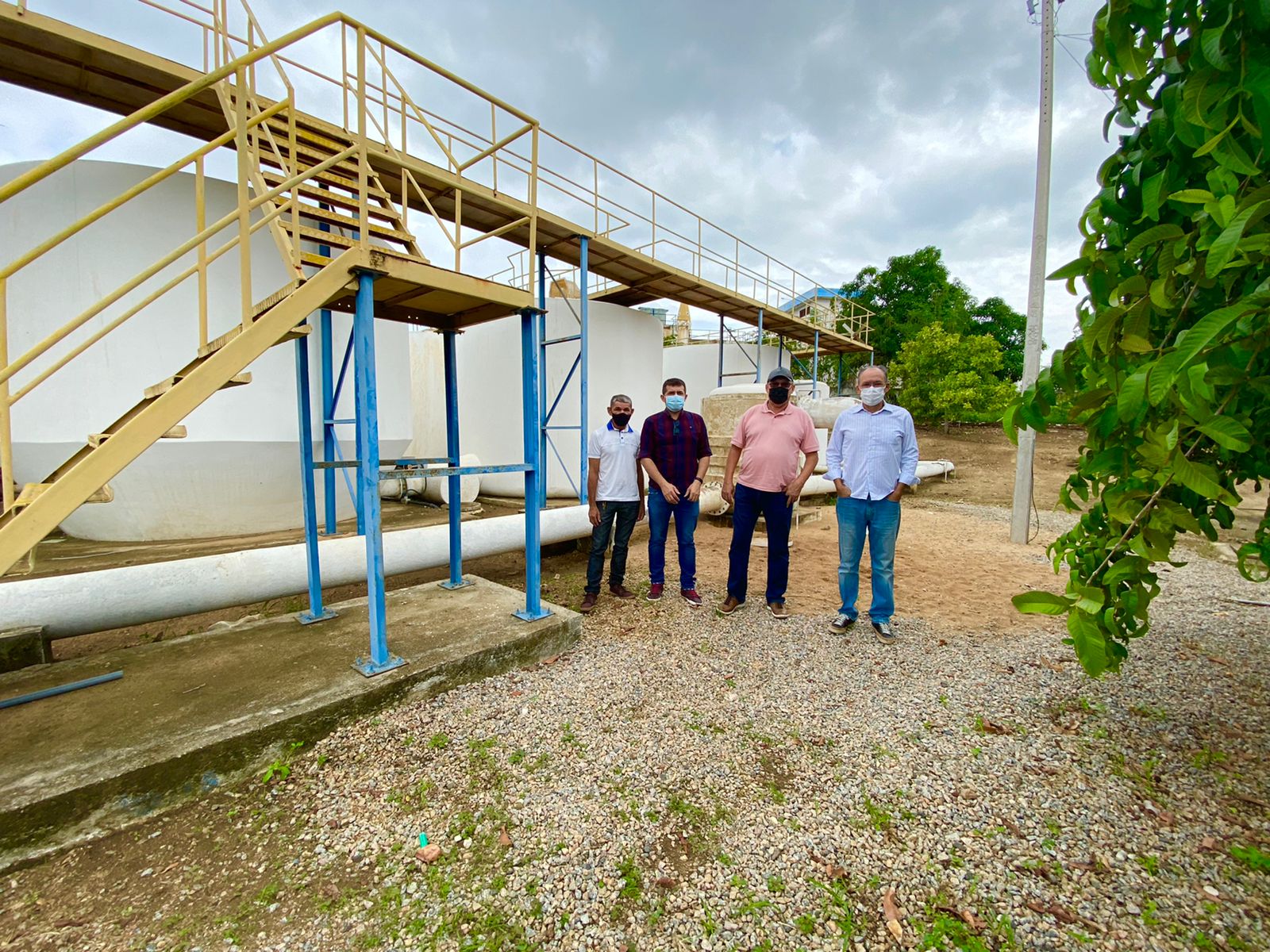 Pesoas na adutora permanente de General Sampaio a Canindé.