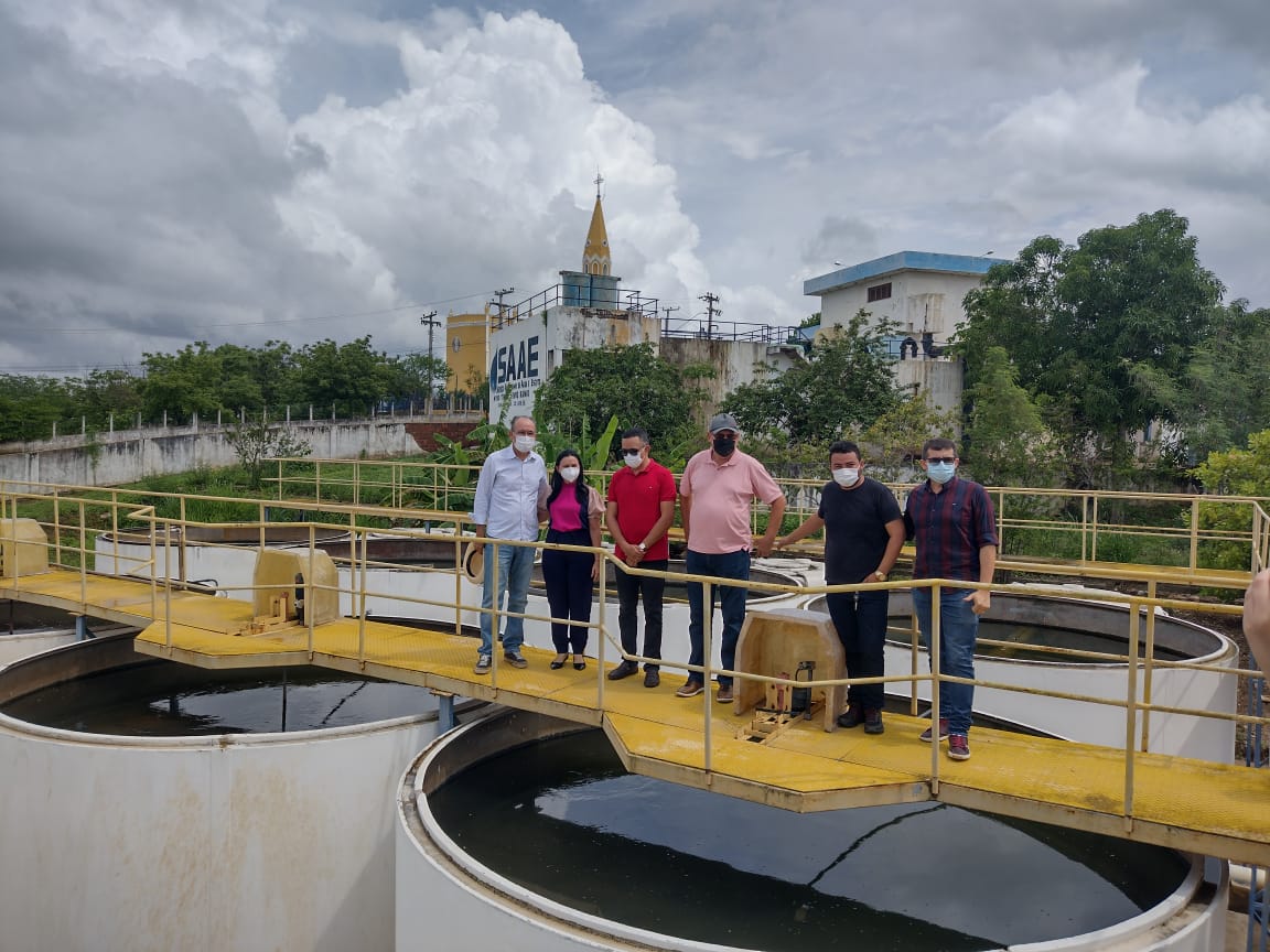 Pesoas na adutora permanente de General Sampaio a Canindé.