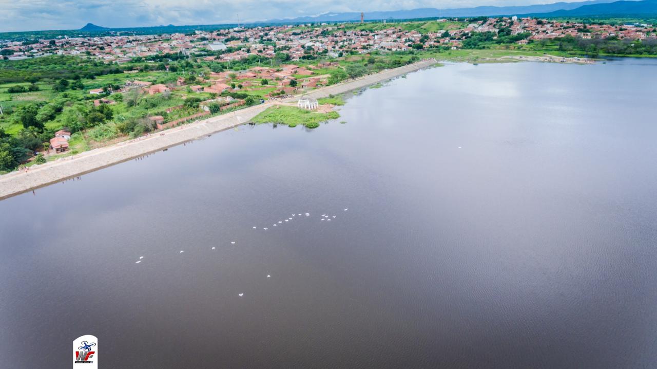 Foto aérea do Açude São Mateus cheio