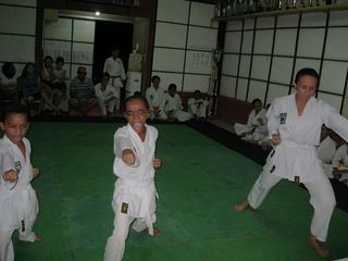 Exame de Faixa da Askaja -Projeto Karate na Comunidade - Foto 11