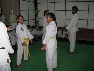 Exame de Faixa da Askaja -Projeto Karate na Comunidade - Foto 17