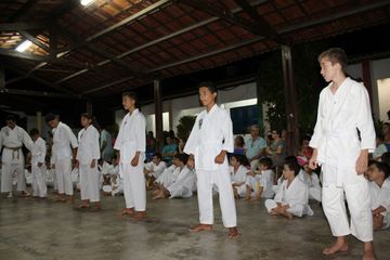 Exame de Faixa do Projeto Karate na Comunidade - Foto 29