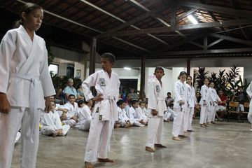 Exame de Faixa do Projeto Karate na Comunidade - Foto 53