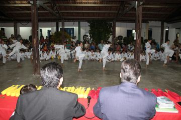 Exame de Faixa do Projeto Karate na Comunidade - Foto 61