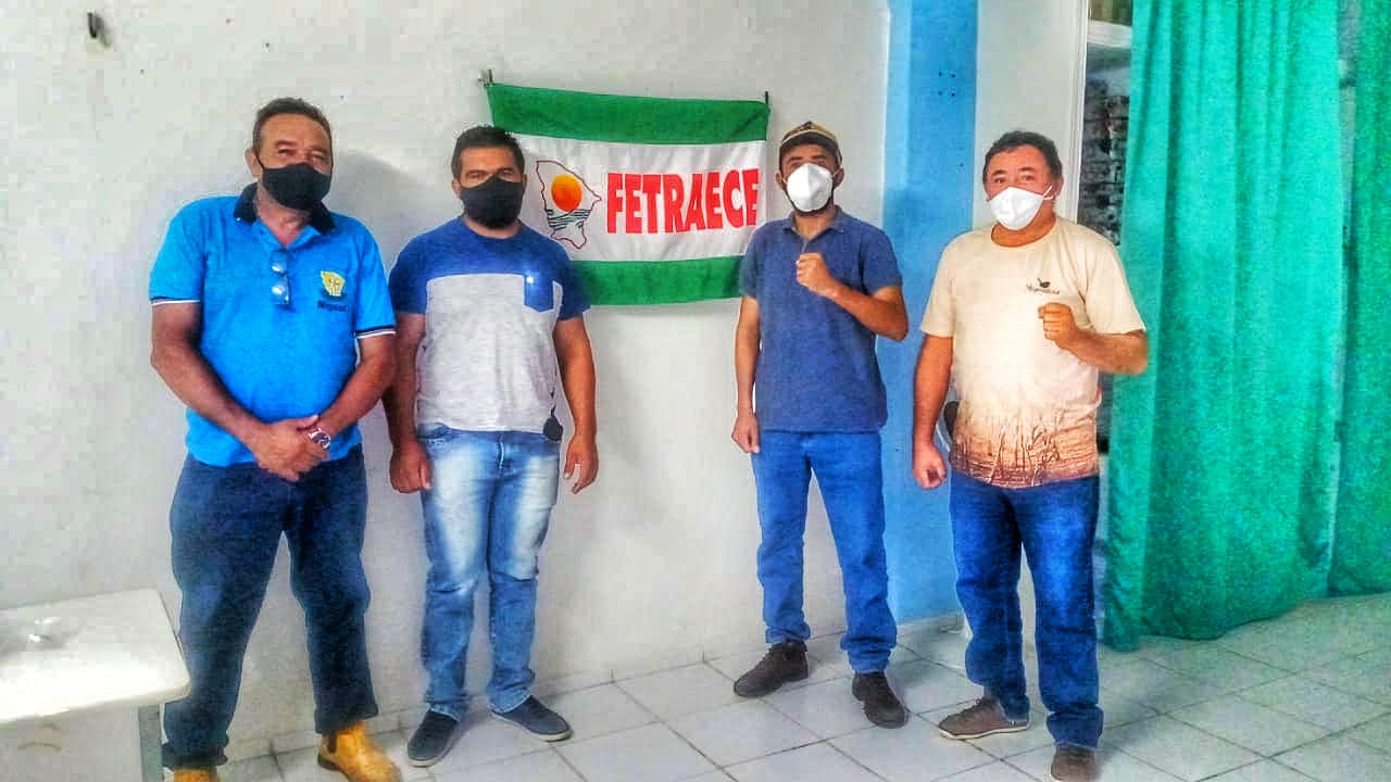 Edson Veriato com representantes do Sindicato dos Trabalhadores Rurais (STRAAF) e da Associação da Chapada da Torre