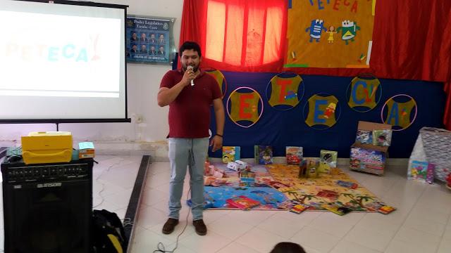 Prefeito Taiano falando ao microfone