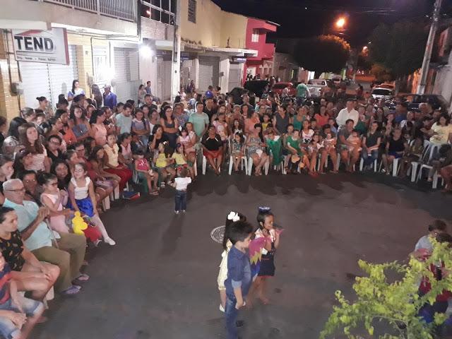 Sarau na pra&ccedil;a e realizado na 3&ordf; noite de comemora&ccedil;&atilde;o da semana do munic&iacute;pio de Tarrafas 