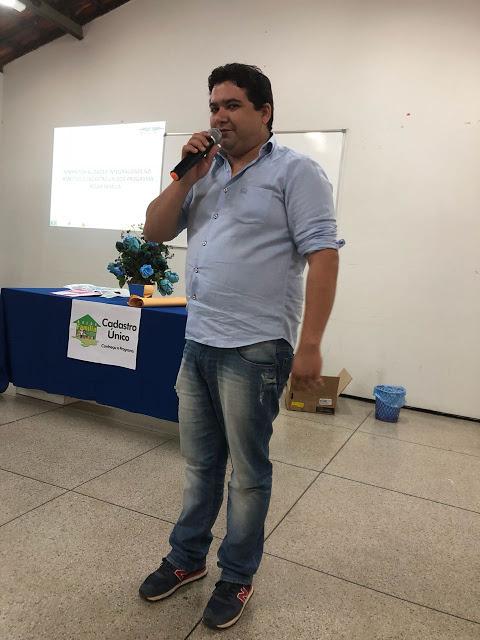 Prefeito Taiano palestrando