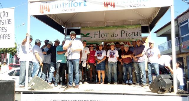 Prefeito Taiano palestrando na feira de agricultura