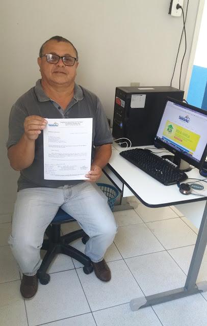 O secret&aacute;rio de obras de Tarrafas Sr. Ananias Alcantara com oficio N&ordm; 24052018 na m&atilde;o