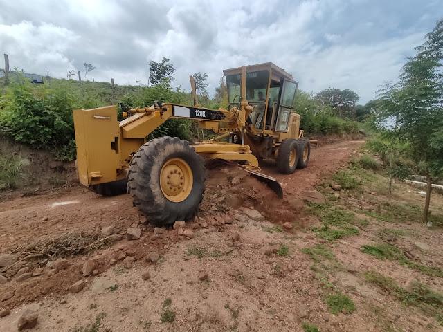 Máquinas não param e estradas são recuperadas