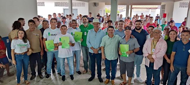 IDACE entrega t&iacute;tulos de Propriedade Rural e popula&ccedil;&atilde;o recebe ambul&acirc;ncia nova.