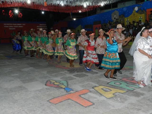 Grupo de Idosos do CRAS &eacute; aplaudido em apresenta&ccedil;&atilde;o