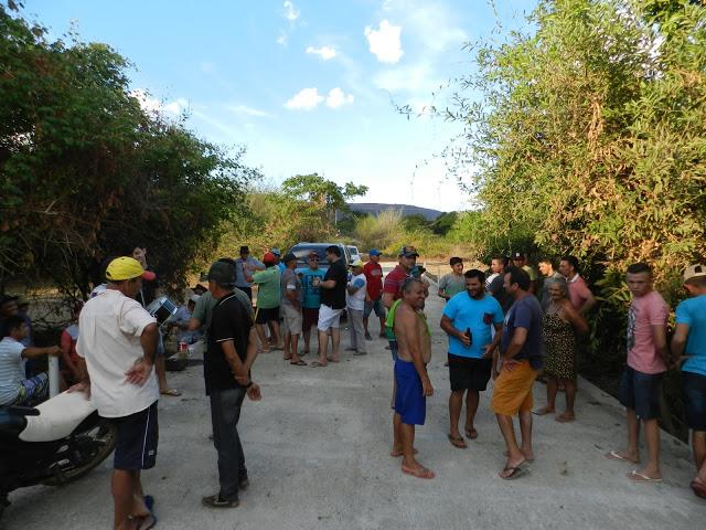 Prefeito entrega passagem molhada do Sitio Recanto dos Poços
