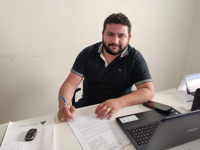 Prefeito Taiano Martins sanciona leis