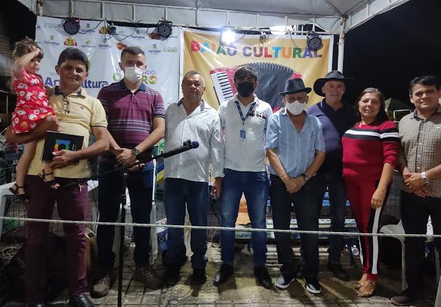 Feira e Bai&atilde;o alegram a popula&ccedil;&atilde;o.