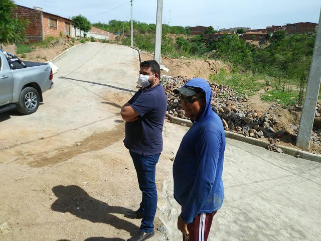 Prefeito acompanha abras de pavimentação