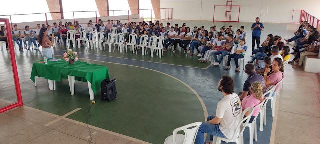 2&ordm; dia da Semana da Mulher teve palestra na Escola Em&iacute;lia Ferreira