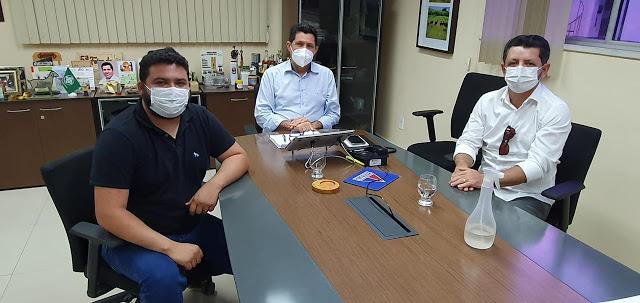 Foto de Taiano Martins sendo recebido na SDA