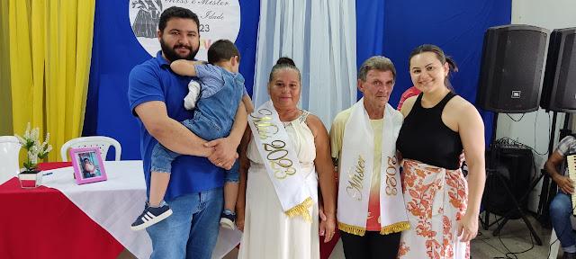 Prefeito Taiano Martins com a Miss & Mister 2023 do grupo da melhor idade.