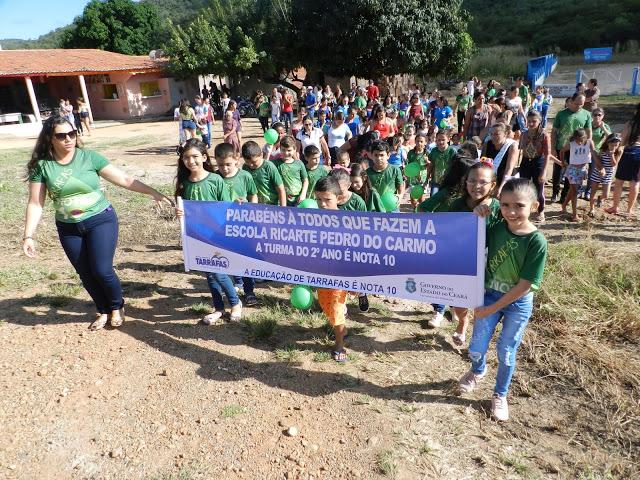 Ricarte Pedro comemora pr&ecirc;mio da escola nota 10
