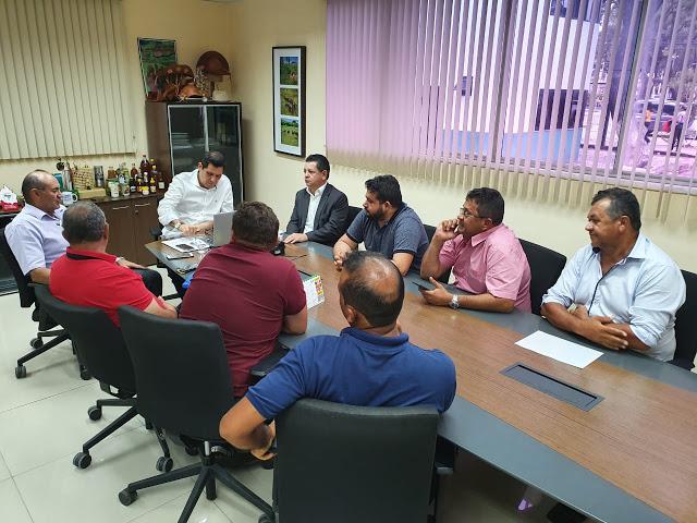 Prefeito, vereadores e l&iacute;deres se reunem