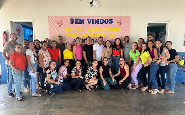 Capacita&ccedil;&atilde;o dos profissionais da escola Em&iacute;lia Ferreira de Oliveira.