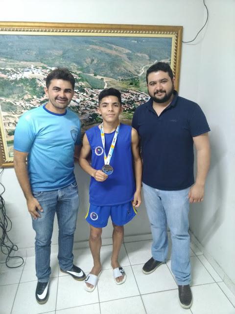 Atletaq visita gabinete do prefeito