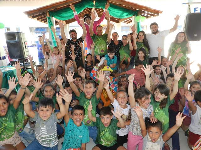 Escola Elian&uacute;bio Lacerda comemora premio nota 10