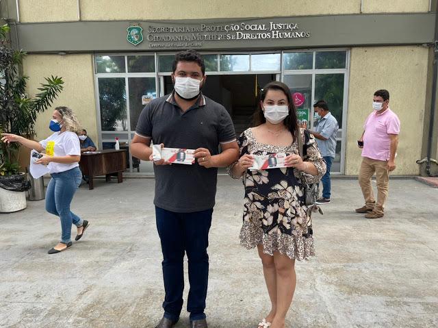 Foto de Taiano Martins e Secretária de Assistência Social