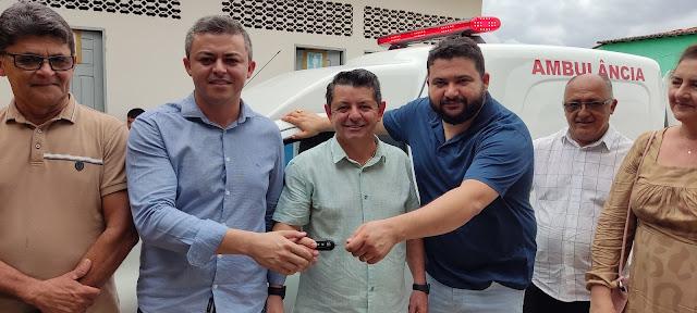 IDACE entrega t&iacute;tulos de Propriedade Rural e popula&ccedil;&atilde;o recebe ambul&acirc;ncia nova.