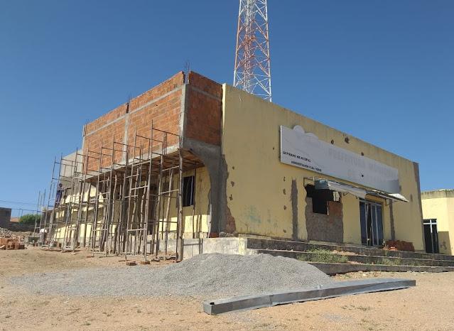 Obras do prédio da Prefeitura têm 50% concluídas.