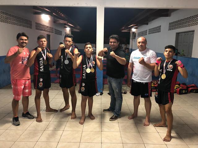 Prefeito faz visita à projeto social