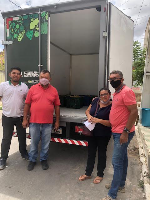 Produtos do PAA s&atilde;o transportados em carro espec&iacute;fico.