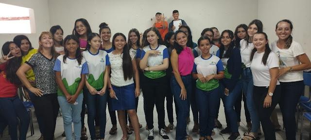 Palestra na Escola Emília Ferreira, Com o Tema: Mulher, Luta e Resistência.