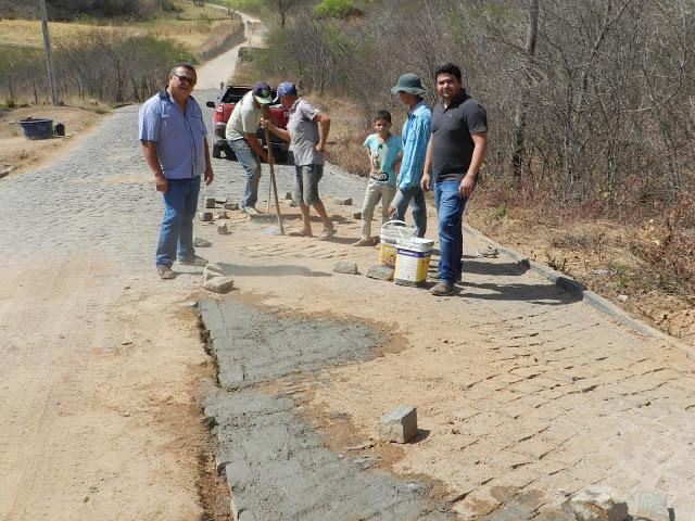 recuperação do calçamento na zona rural de Tarrafas