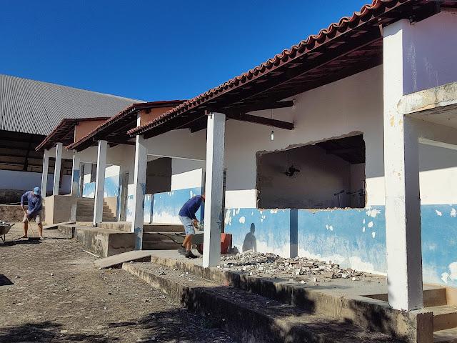 Prédio da Escola Emília Ferreira entra em reforma