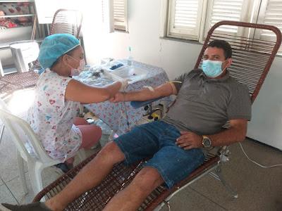 HEMOCE colhe sangue de doadores.