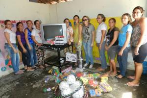 Prefeita Girleuda na Escola de Vila Nova.