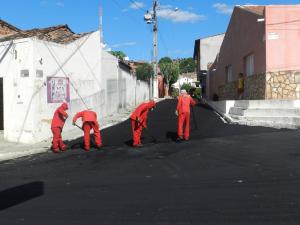 Rua sendo asfaltada