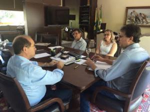 Prefeita Girleuda e Neto Alcantara em reuni&atilde;o com Camilo santana e Z&eacute; A&iacute;lton.