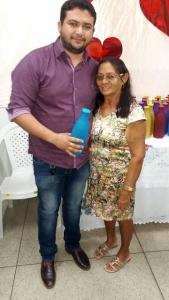 Prefeito Taiano e uma senhora