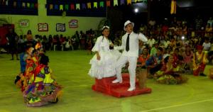 Pessoas dan&ccedil;ando S&atilde;o Jo&atilde;o