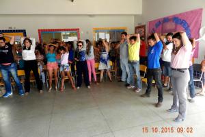 Prefeita Girleuda Matias juntamente com v&aacute;rias pessoas o auto exame da mama