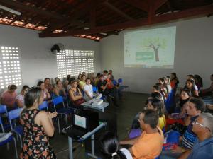 V&aacute;rias pessoas sentadas no 2&deg; semin&aacute;rio PENAIC de Tarrafas.