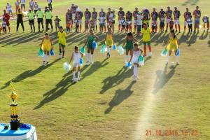 Jogadores perfilados assistido apresenta&ccedil;&atilde;o de dan&ccedil;a